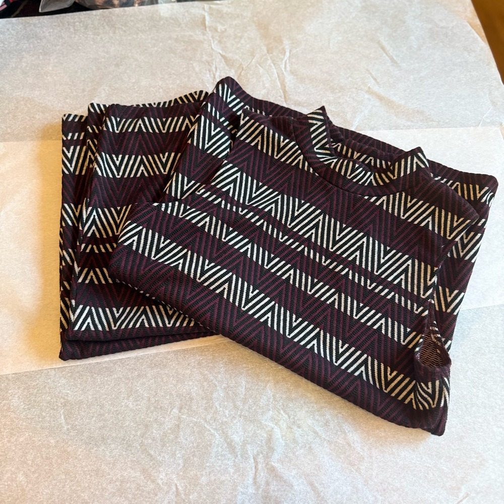 Geometric Patterned Knit Top - Burgundy & Cream